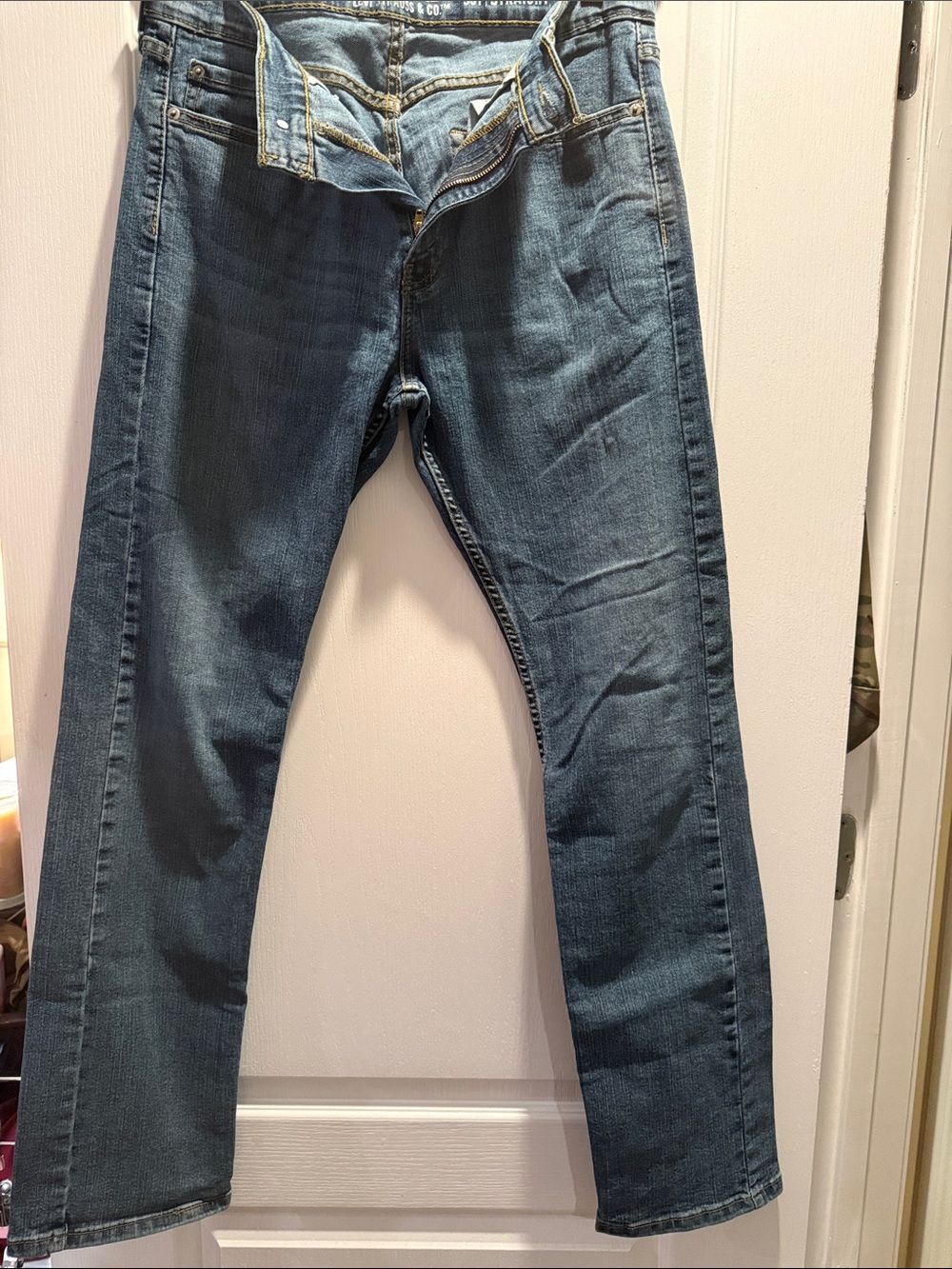 Signature by Levi Strauss Men's Medium Blue Slim Straight Jeans